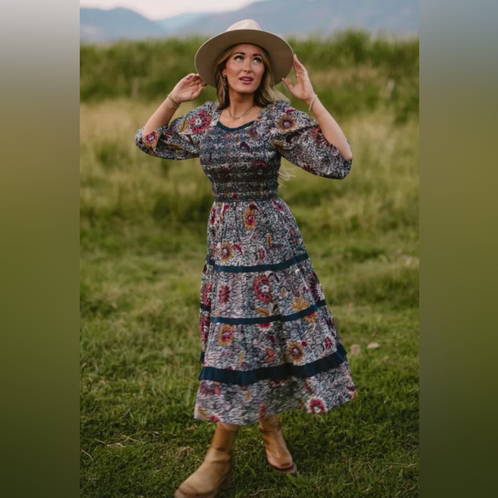 Ivy City Co. Roselyn Dress in Navy Floral